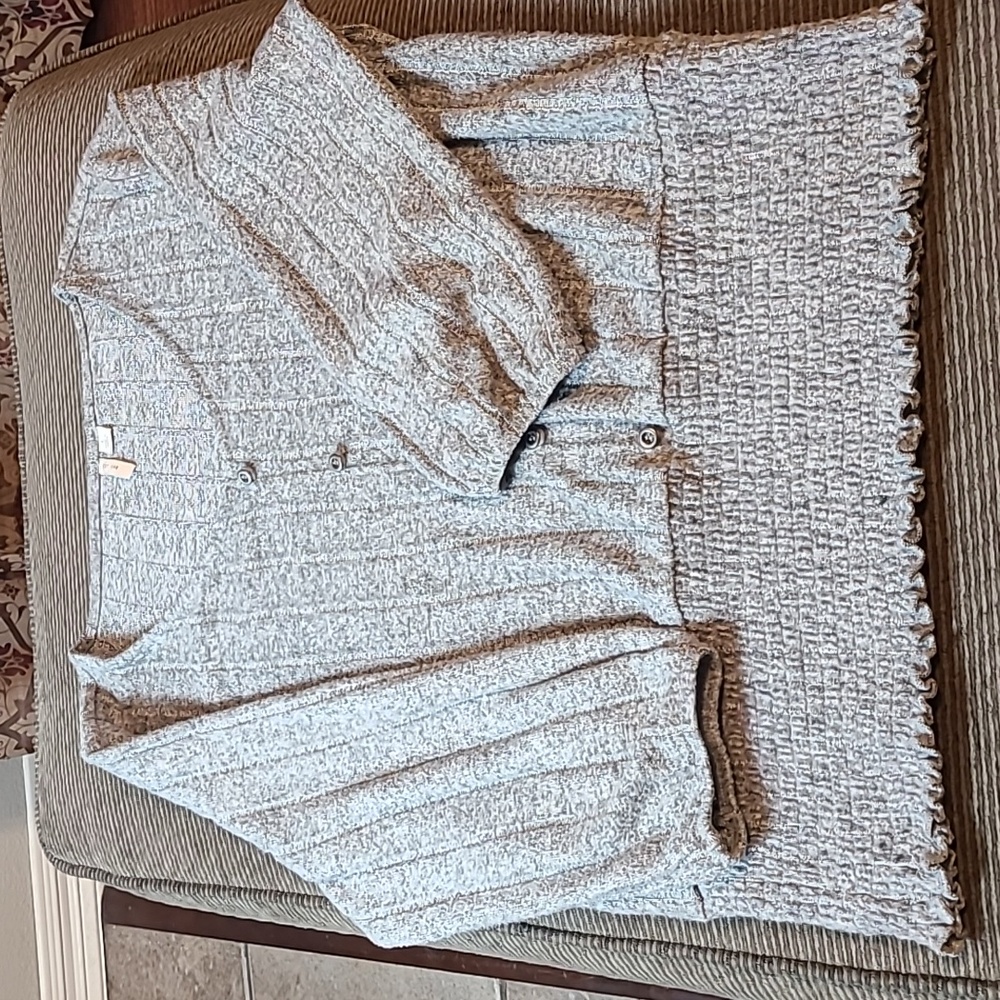 C Fleece Smocked Blouse - Picture 12 of 12